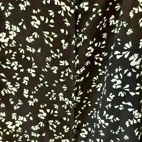 Black and White Patterned Button Down Blouse with Puff Sleeve Shoulders Size: XL - Picture 2 of 5